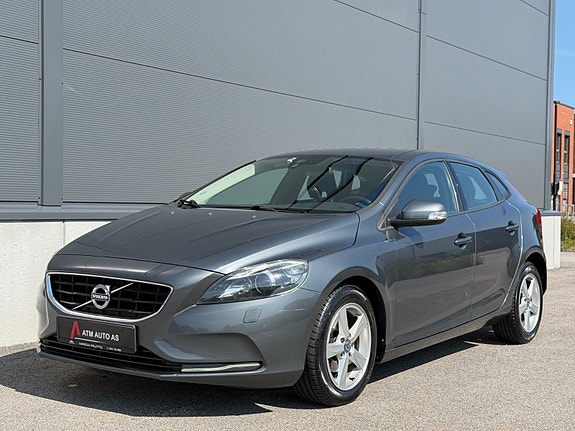 Volvo V40 3 of 5