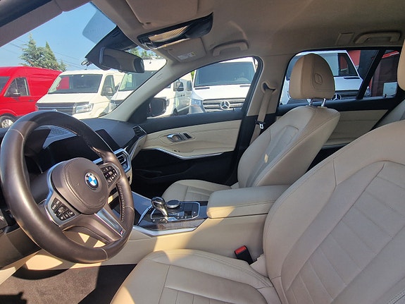 BMW 330e 29 of 30