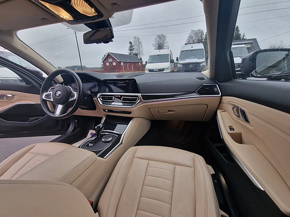 BMW 330e 10 of 30