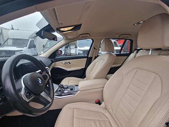 BMW 330e 19 of 30