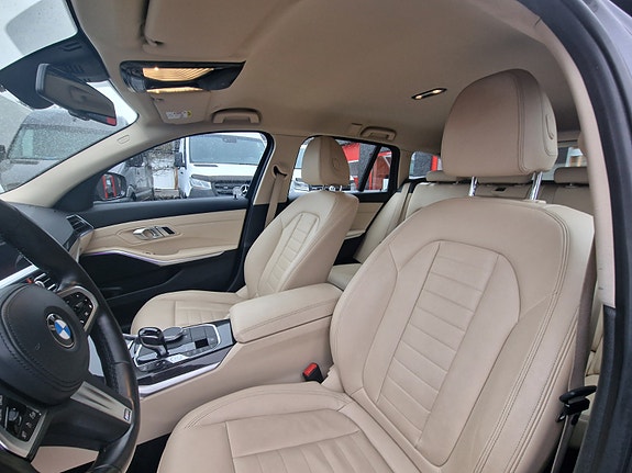 BMW 330e 18 of 30