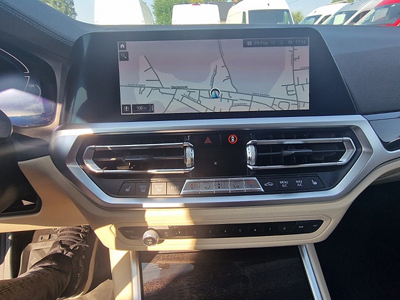 BMW 330e 28 of 30