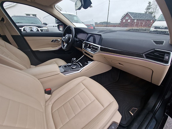 BMW 330e 16 of 30