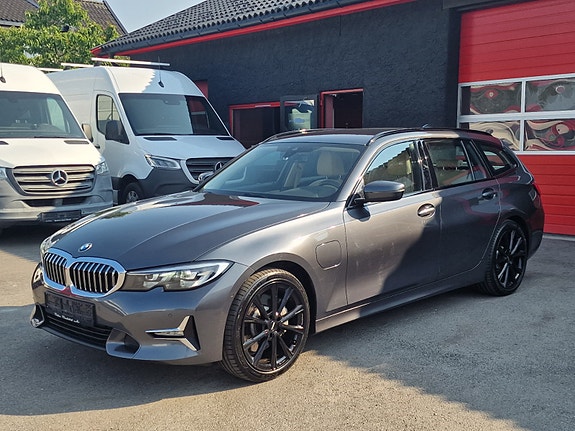 BMW 330e 23 of 30