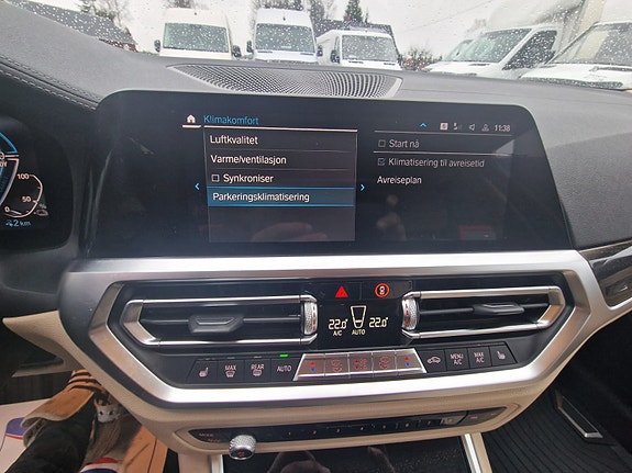 BMW 330e 21 of 30
