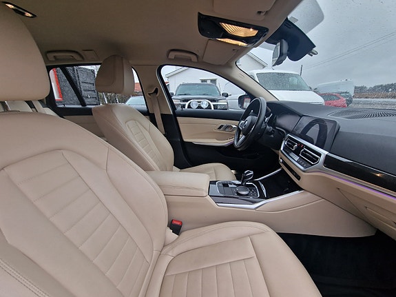 BMW 330e 13 of 30