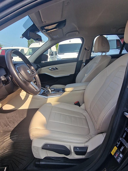 BMW 330e 27 of 30