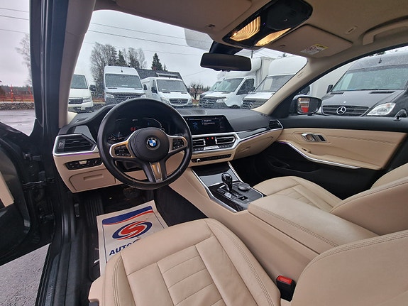 BMW 330e 9 of 30