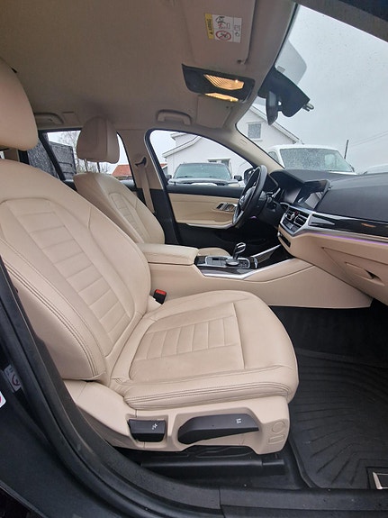 BMW 330e 12 of 30