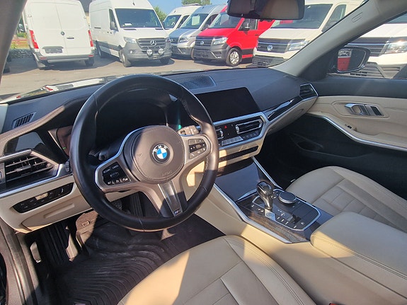 BMW 330e 30 of 30