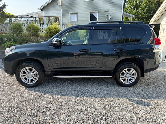 Toyota Land Cruiser 7 of 30