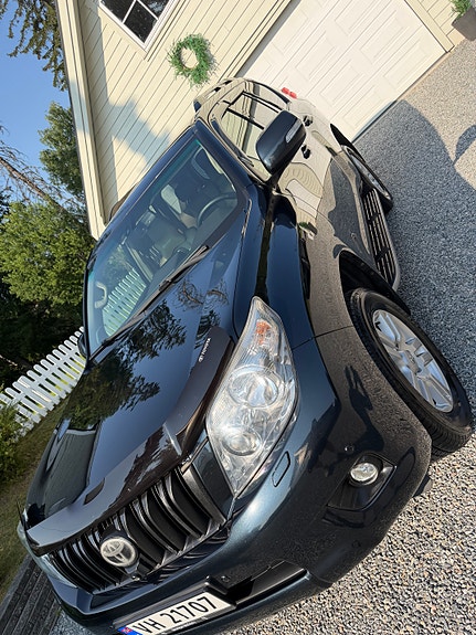 Toyota Land Cruiser 4 of 30