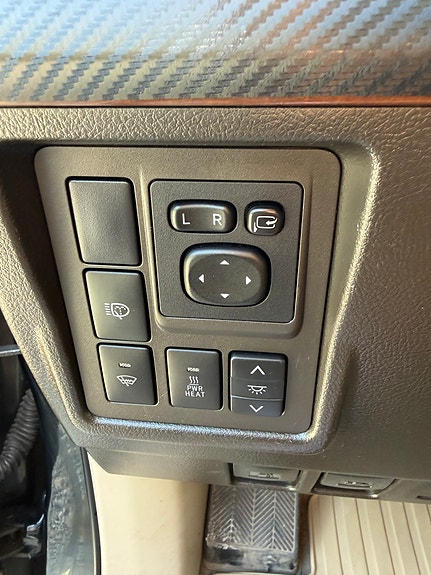 Toyota Land Cruiser 20 of 30