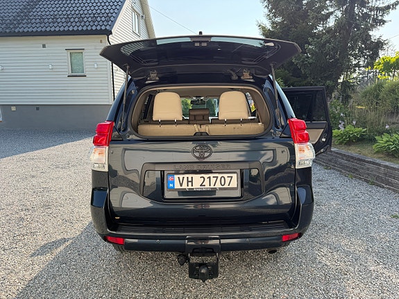 Toyota Land Cruiser 8 of 30