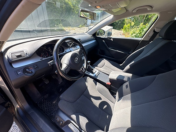 Volkswagen Passat 7 of 27