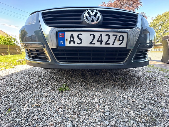 Volkswagen Passat 2 of 5