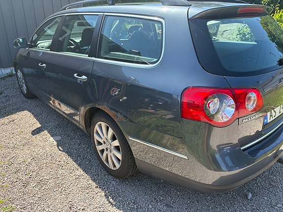 Volkswagen Passat 24 of 27