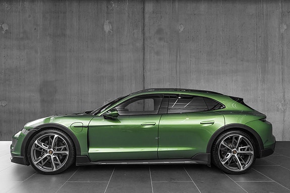Porsche Taycan Cross Turismo 2 of 5