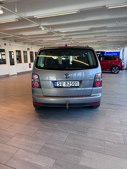 Volkswagen Touran 5 of 5