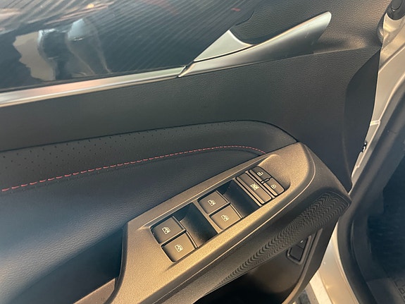 Maxus Euniq 5 16 of 30