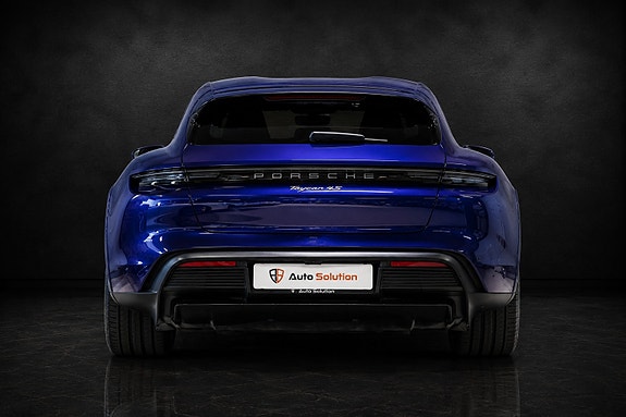 Porsche Taycan Cross Turismo 4 of 5