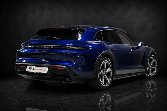 Porsche Taycan Cross Turismo 2 of 5