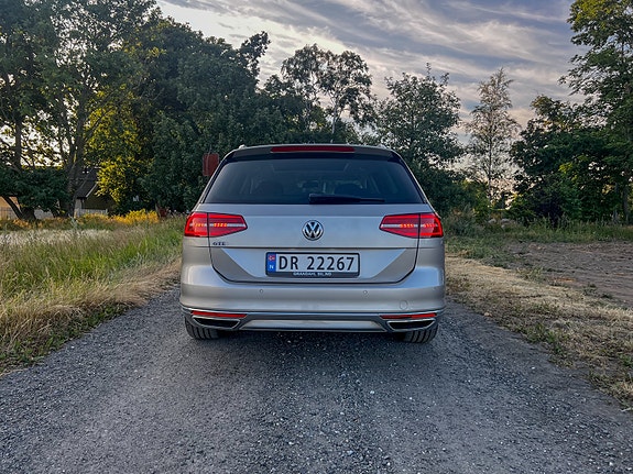 Volkswagen Passat 5 of 10