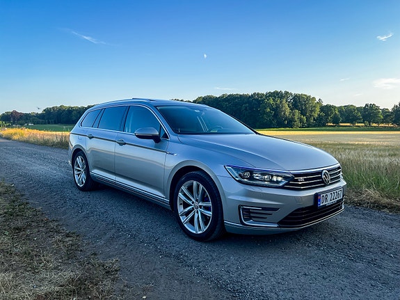 Volkswagen Passat 3 of 10