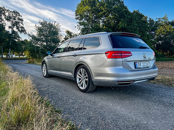 Volkswagen Passat 6 of 10