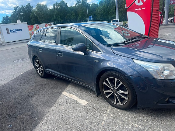 Toyota Avensis 4 of 5