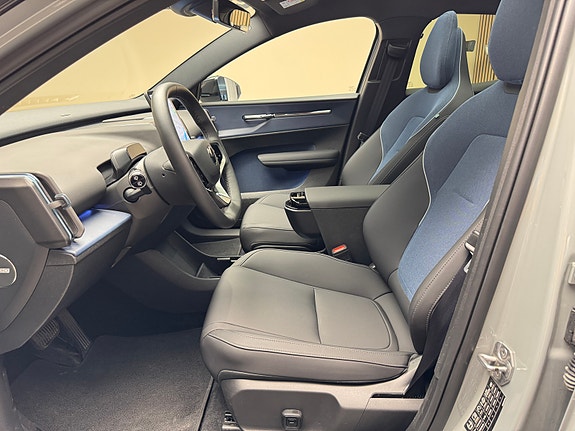 Volvo EX30 13 of 30