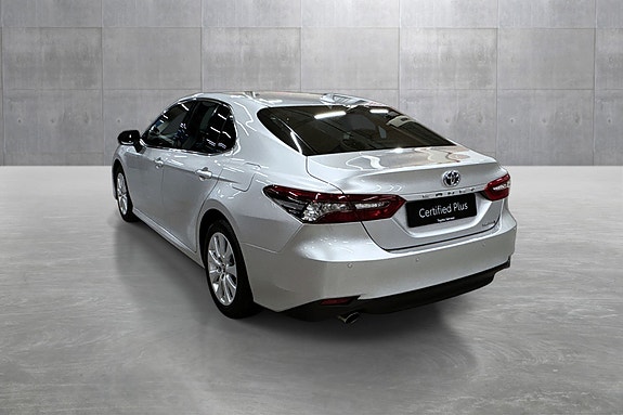 Toyota Camry 3 of 5