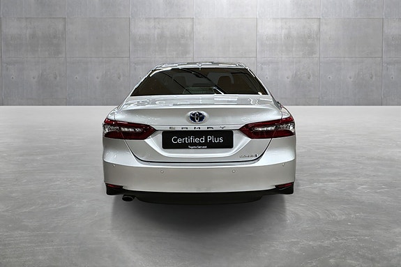 Toyota Camry 4 of 5
