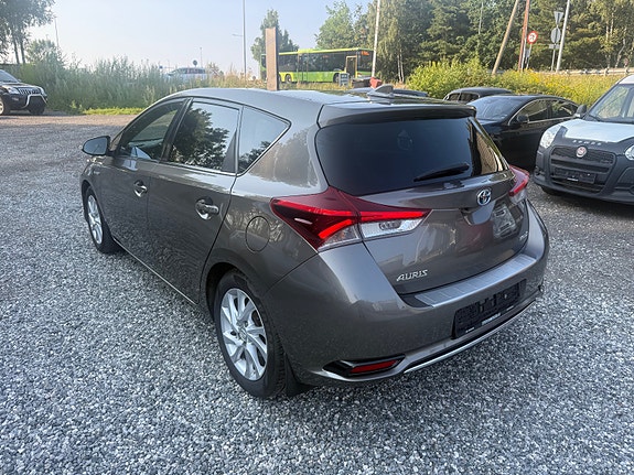 Toyota Auris 5 of 5
