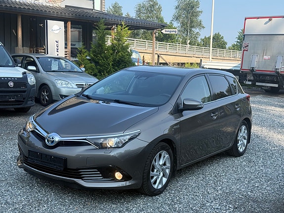Toyota Auris 3 of 5