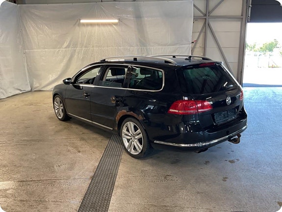 Volkswagen Passat 2 of 5