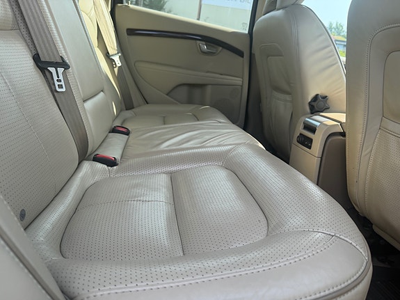 Volvo XC70 12 of 21