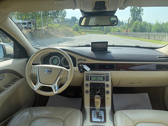 Volvo XC70 16 of 21