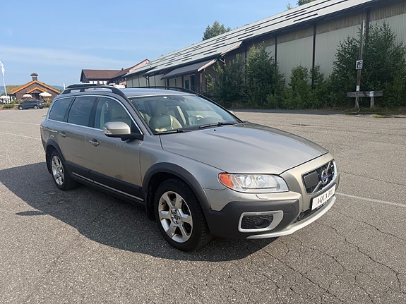 Volvo XC70 2 of 5