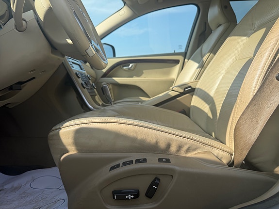 Volvo XC70 15 of 21