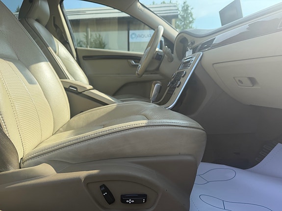 Volvo XC70 14 of 21