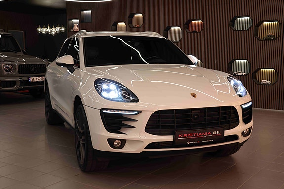 Porsche Macan 3 of 5