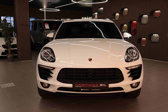 Porsche Macan 4 of 5