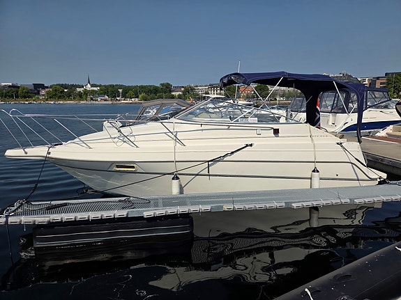 Velholdt og godt utstyrt Maxum 2400scr selges 6 of 30