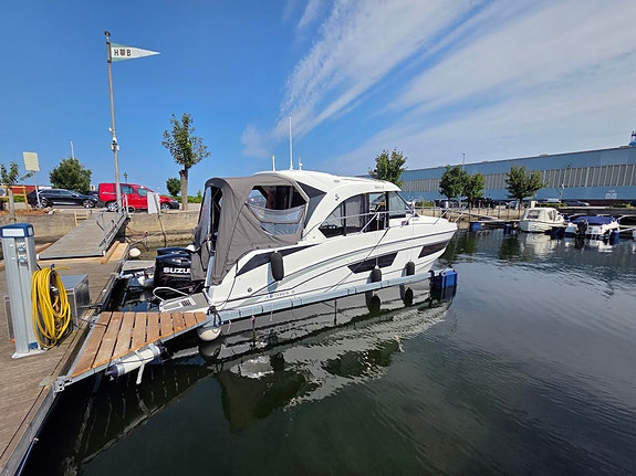 Beneteau Antares 9 med 2 × Suzuki DF200 AP 3 of 5