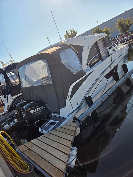 Beneteau Antares 9 med 2 × Suzuki DF200 AP 2 of 5