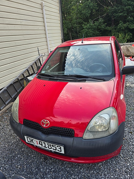 Toyota Yaris 4 of 5