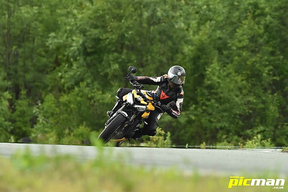 Triumph Street Triple RS 765 2 of 5