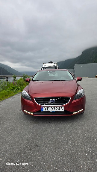 Volvo V40 3 of 5