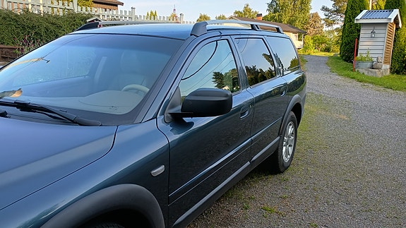 Volvo XC70 2 of 5